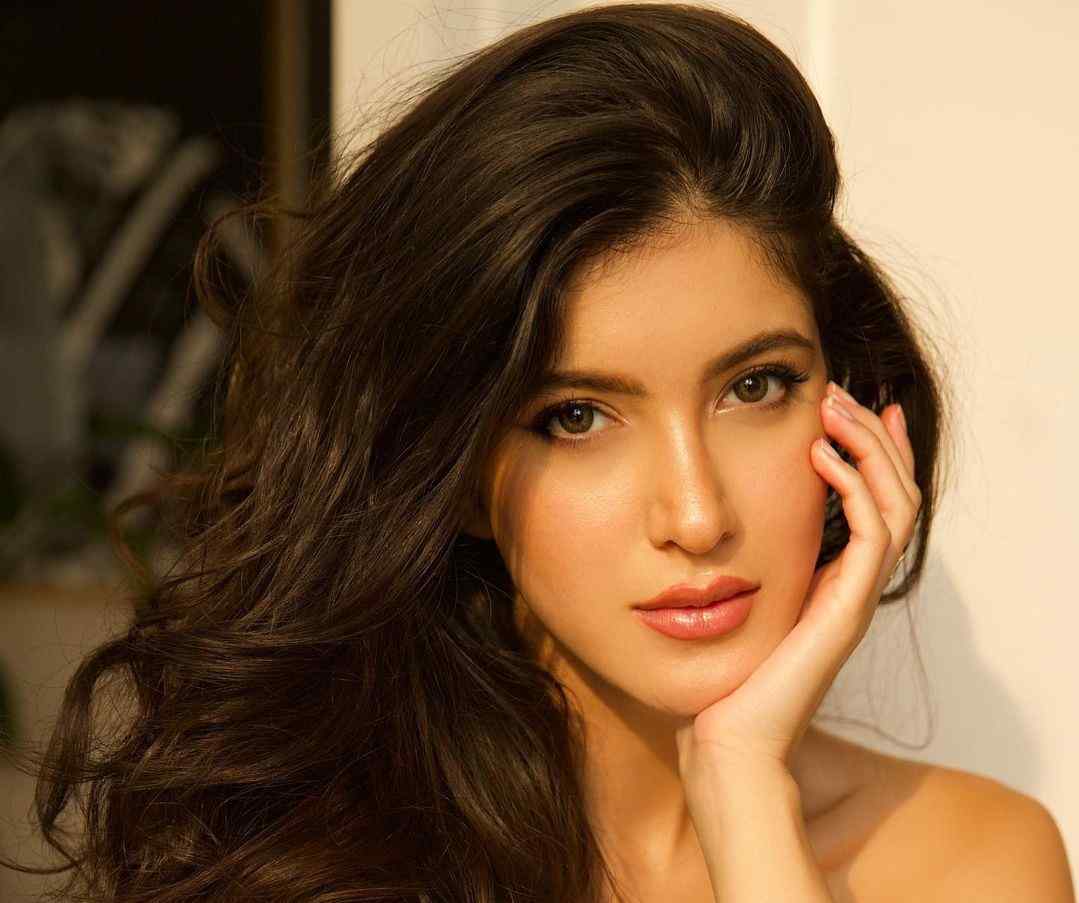 Shanaya Kapoor Age, Height, Weight, Size, DOB, Boyfriend, Family, Biography In 2025