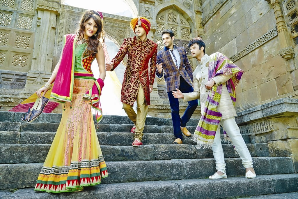 Traditional Dress of Delhi Men & Women